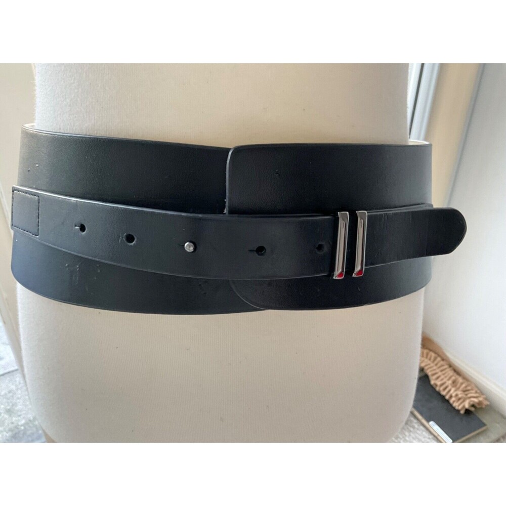 EUC Chico's Black Leather Corset Belt - Flattering and Comfortable - M
